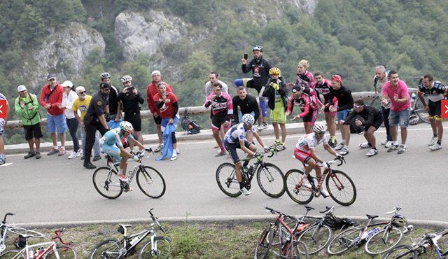 Con cierta incertidumbre los cerca de 198 ciclistas darán la largada de la Vuelta a España 2015. Vuelta.com