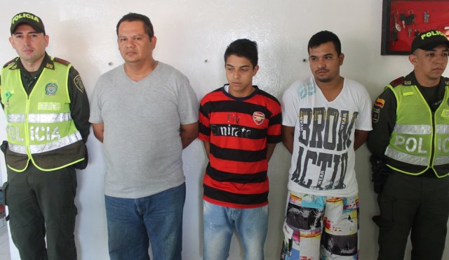 Juan Alberto Soto, Estivenson Niño y Oslen Johan Berti robaron a un ciudadano en Prados del Norte. Policía Nacional