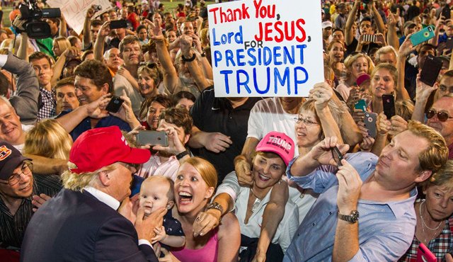 Donald Trump cumplió en Alabama el que podría ser el mayor acto de campaña de Estados Unidos este año. AFP