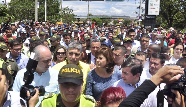 En un recorrido por el sector de La Parada, la canciller María Ángela Holguín verificó la situación humanitaria de los deportados. Edinsson Figueroa