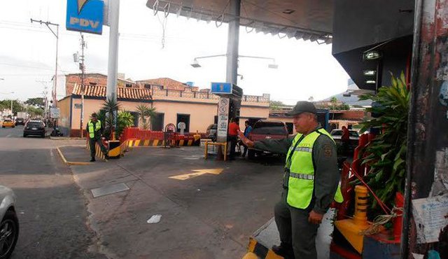 Así estuvieron este martes las estaciones de combustible en la zona de frontera. Diario La Nación