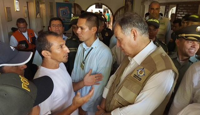El procurador General de la Nación, Alejandro Ordóñez, visitó a los deportados de Venezuela. Colprensa