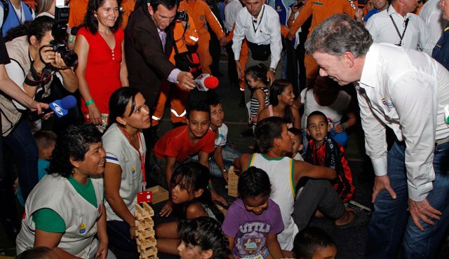 El Presidente estuvo en el albergue de deportados en el Colegio Mixto Municipal, en Cúcuta. Mario Caicedo