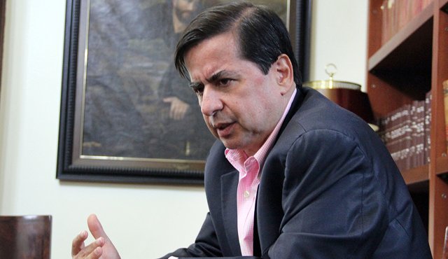 El ministro del Interior, Juan Fernando Cristo, ha hecho un seguimiento personal a la situación que afrontan los colombianos deportados. Colprensa
