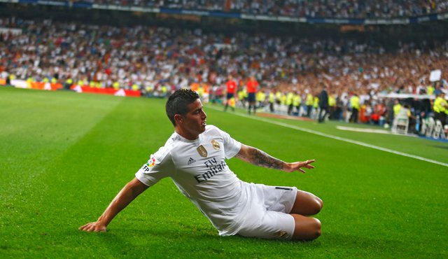 James encabezó el listado de los mejores futbolistas en la encuesta semanal de Associated Press. AP