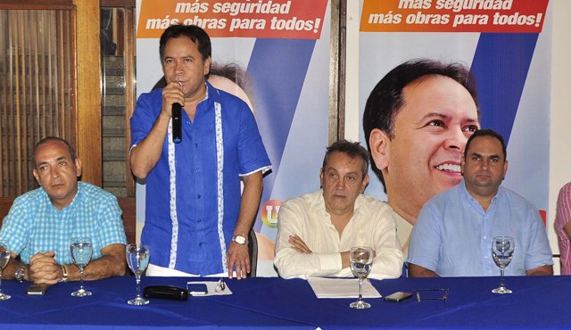 En el acto estuvieron: Martín Martínez, Gregorio Angarita Lamk, jefe de debate de la campaña, y Silvano Serrano Guerrero, gerente de campaña Edinsson Figueroa