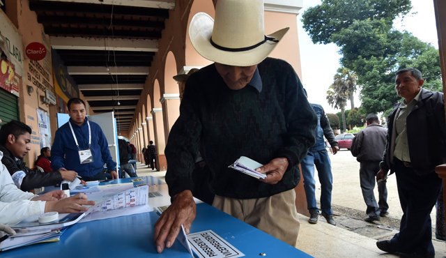 Guatemaltecos votan para elegir un nuevo Presidente. AFP