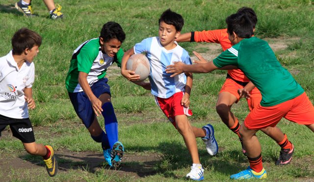 El sábado se organizó un festival de escuelas de rugby en Los Patios, que tuvo la participación de varios barrios que están dentro del programa ‘Más niños jugando rugby’. Archivo