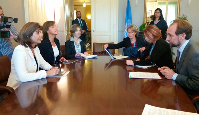 La canciller María Ángela Holguín ante el alto comisionado para los Derechos Humanos, Zeid Ra'ad Al Hussein. Cancillería