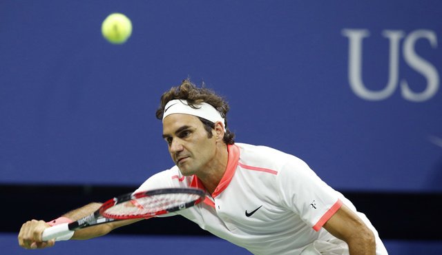 El suizo Roger Federer, con juego de tenis más sólido y menos ansioso, buscará hoy un cupo a la semifinal del Abierto de los Estados Unidos frente al francés Richard Gasquet. AFP