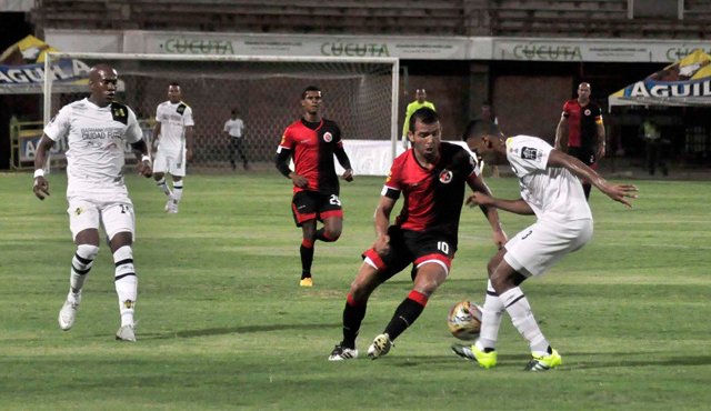 Los jugadores del Cúcuta Deportivo de nuevo esta noche tendrán que librar una dura batalla frente al líder del campeonato, el Alianza Petrolera. Edinsson Figueroa