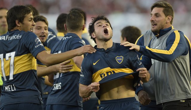 Con un gol del uruguayo Nicolás Lodeiro Boca Juniors asumió el liderato del fútbol argentino al derrotar 1-0 a River. AFP