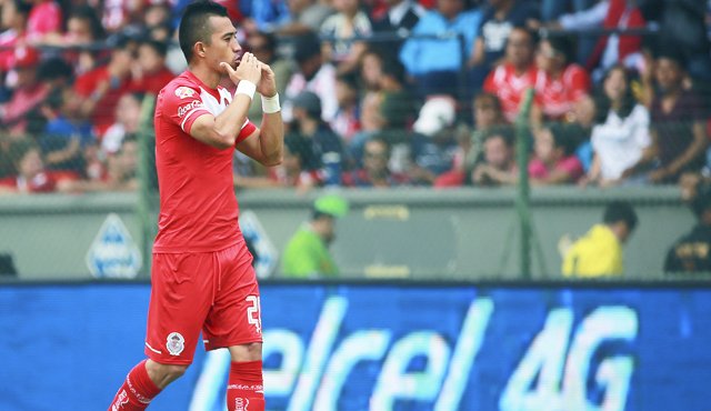 El pereirano Fernando Uribe fue la gran figura el fin de semana en el torneo del fútbol mexicano al anotar un cuarteto en el triunfo de su equipo el Toluca frente al Pachuca de Aquivaldo Mosquera. STR