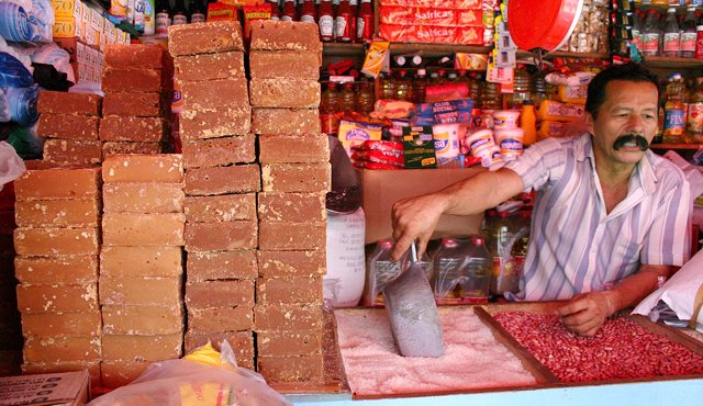 Los productores de panela se quejaron porque la disminución de aranceles en el azúcar afectará al mercado nacional. La Opinión