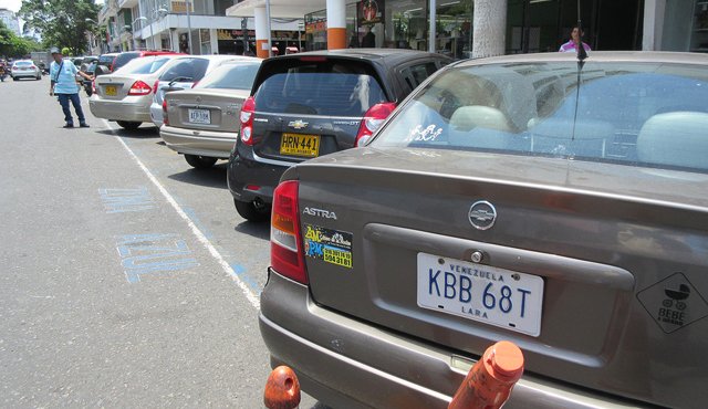 La alcaldía de Cúcuta evalúa la forma de proceder con un censo de carros de matrícula venezolana para una propuesta de nacionalización. Edinsson Figueroa