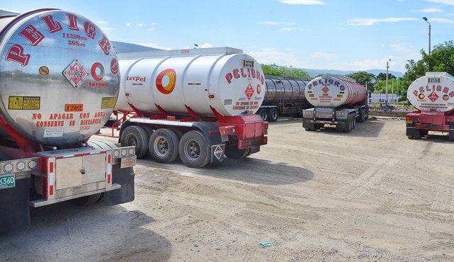 Treinta y dos gandolas arribaron a Cúcuta cargadas con 352 mil galones de combustibles subsidiado. Rodrigo Sandoval