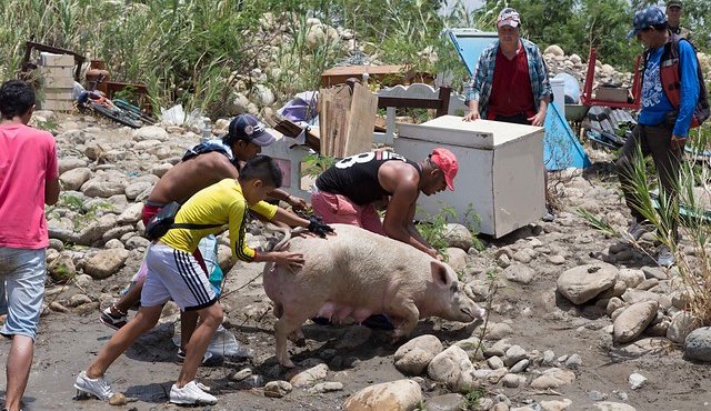 Los colombianos atravesaron la frontera por el río. Juan Pablo Cohen