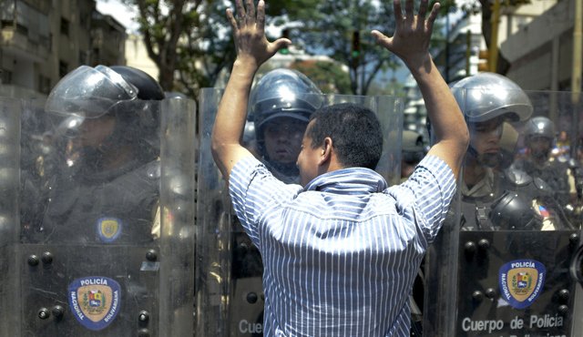 Leopoldo López, líder del ala radical de la oposición venezolana, fue responsabilizado como organizador de las protestas contra el gobierno de Nicolás Maduro que dejaron 43 muertos entre febrero y mayo de 2014 AFP