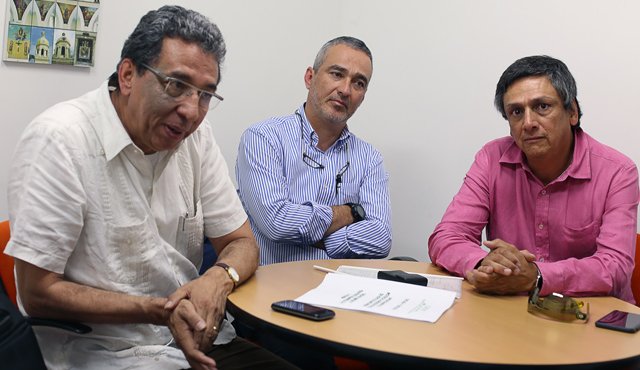 Luis Guillermo Vélez, Carlos Mejía y Alejandro Arango, voceros de la Compañía Promotora de Proyectos Hidroeléctricos (CPPC), que busca construir dos pequeñas hidroeléctricas en el río Chitagá. Obando