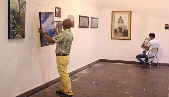 El montaje de la exposición estuvo a cargo del grupo Salvador Moreno. Obando