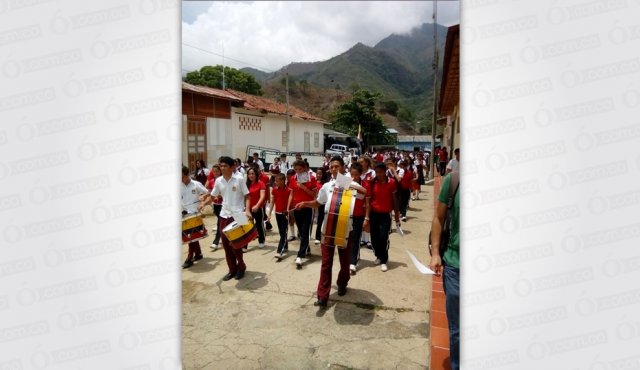 Los estudiantes de Guamalito marcharon para pedir la liberación de Jorge Andrés. Cortesía
