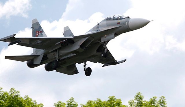 Un avión caza-bombardero venezolano Sukhoi- 30 como este se accidentó en la frontera. Globovisión
