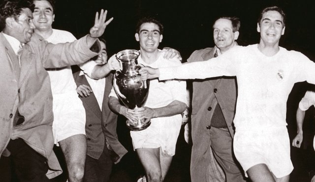 El Real Madrid fue el primer campeón de Liga de Campeones en 1955, al vencer 4-3 al Stade de Reims. Archivo