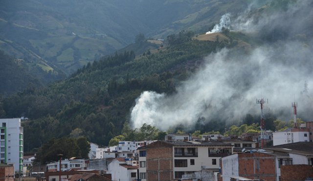 En la ciudad se generó una alerta por este aparente incendio que se originó detrás del colegio Provincial San José. Los bomberos acudieron al sitio del incendio y constataron que se trataba de una quema controlada. Roberto Ospino