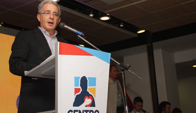 Para Uribe, los delitos de la guerrilla queden en la impunidad. Colprensa