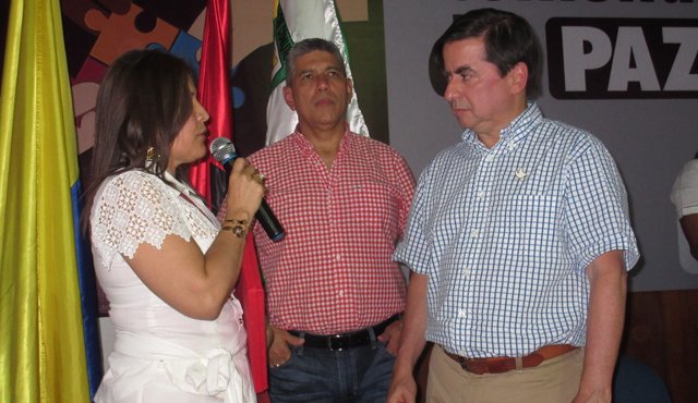 300 líderes comunales participaron en el foro con el ministro del Interior. Leonardo Oliveros