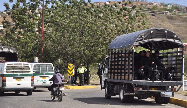 La policía se movilizó para controlar la situación. Edinsson Figueroa