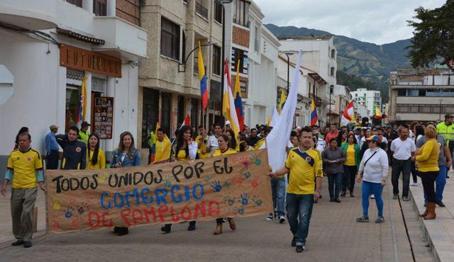 Los manifestantes recorrieron las principales calles de Pamplona con pancartas y arengas. Roberto Ospino