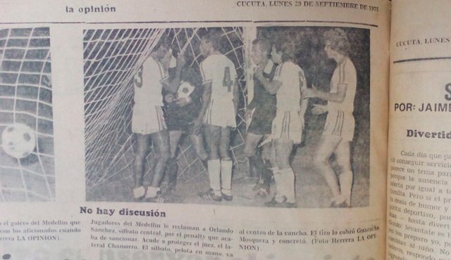 El técnico de la selección Colombia, José Néstor Pékerman (el de la melena), jugó su segundo partido en el fútbol colombiano frente al Cúcuta en el General Santander. Así lo registró La Opinión en esa época. La Opinión