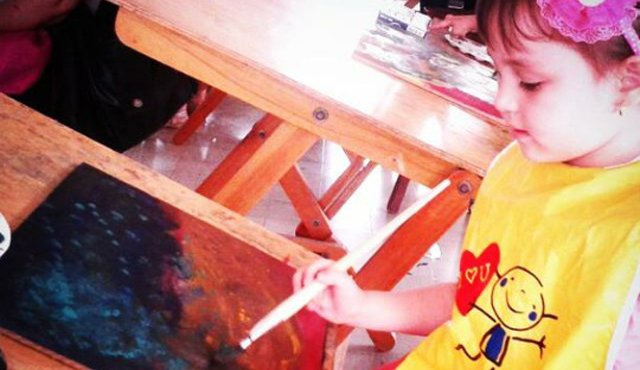 Los menores de cinco años participan en los cursos de iniciación artística, donde definen cual área es más afín a ellos. Suministrada