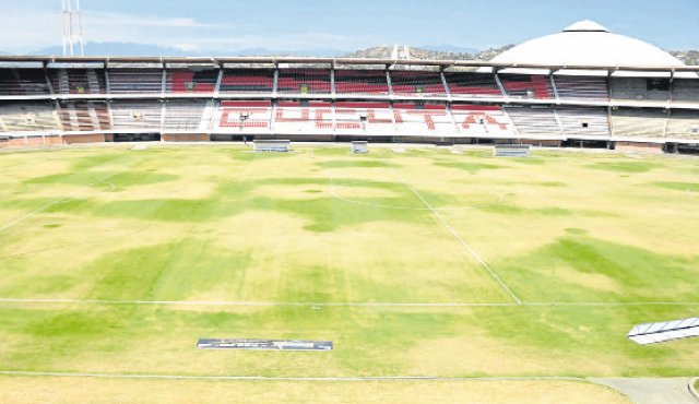 El nivel de afectación es tal que los parches ya cubren casi la totalidad del rectángulo de juego. En 2012 Coldeportes financió el cambio de gramilla del estadio General Santander, que se estrenó en los Juegos Nacionales que ese año se disputaron en Cúcuta. Edinsson Figueroa