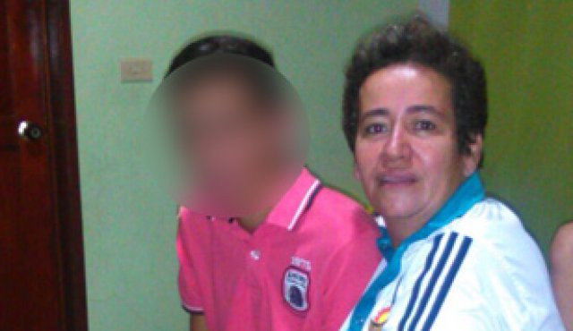 Jorge Andrés Rincón Pallares se encuentra junto a su familia, en su hogar. Cortesía