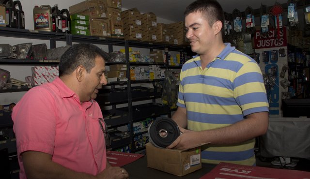 Los empresarios de autopartes están vendiendo un 50% menos después del cierre de la frontera. Archivo