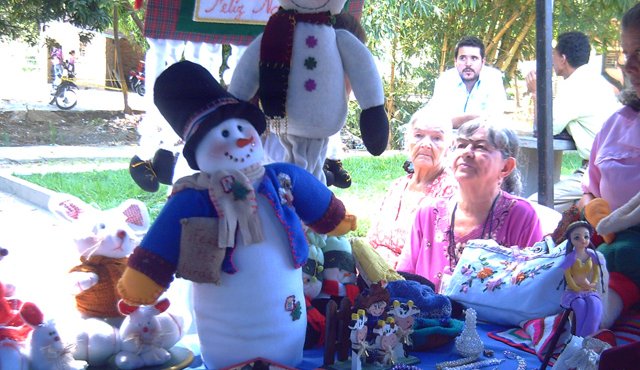 Los productos serán comercializados y con ellos las familias ocañeras podrán decorar sus casas para Navidad. Daicy Echeverry