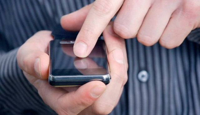 El hombre "violó la intimidad" de quien fuera su pareja. Internet