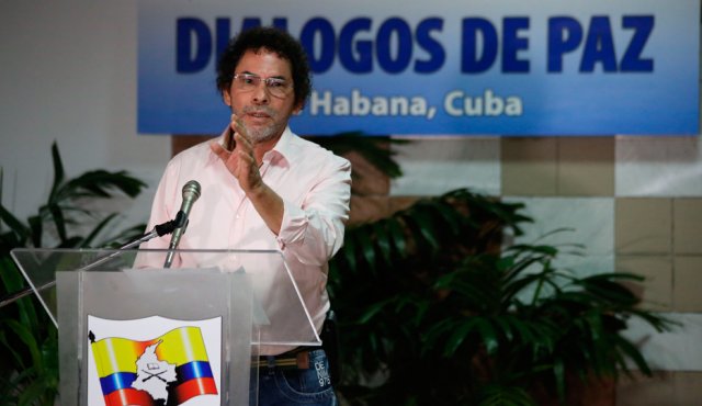 El negociador de la guerrilla ‘Pastor Alape’ declaró a los medios este domingo, en La Habana. AFP