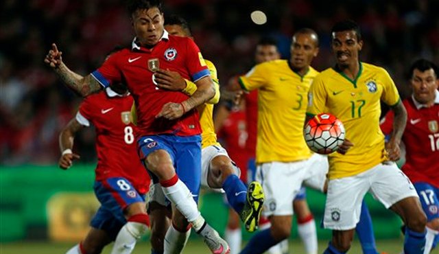 Chile venció a Brasil en la primera fecha de las eliminatorias. AP