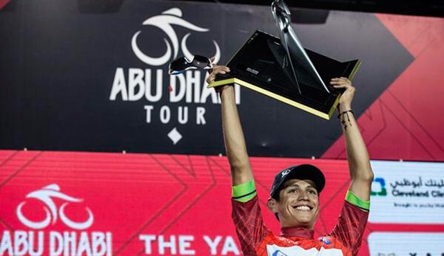 Esteban Chaves acumuló un tiempo de 13hrs 13'55''. Tomada de Twitter