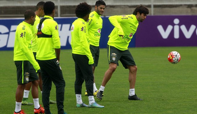 La selección de Brasil entrenando. AFP