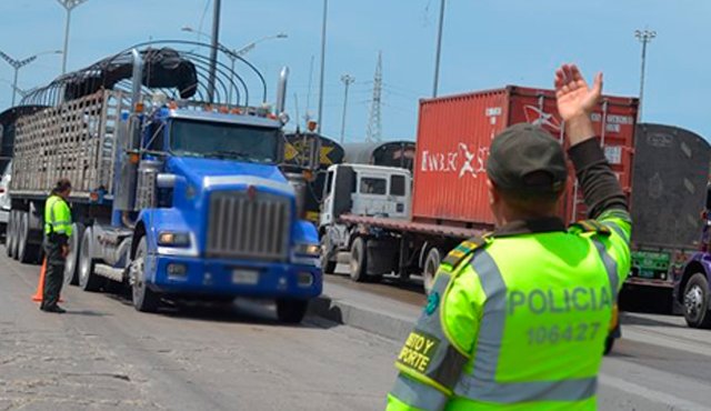 Las autoridades estiman que a nivel nacional se movilizarán por la red vial más de 900.000 automotores. Policía Nacional