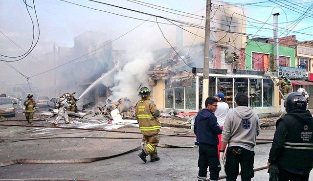 Una avioneta se estrelló este domingo en el occidente de Bogotá. Colprensa
