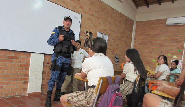 Inpec visita los colegios de Cúcuta para ofrecer a los estudiantes una terapia de choque en la cárcel de Cúcuta. Jean García