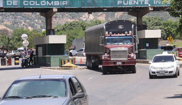 La balanza comercial ha disminuido significativamente. Archivo