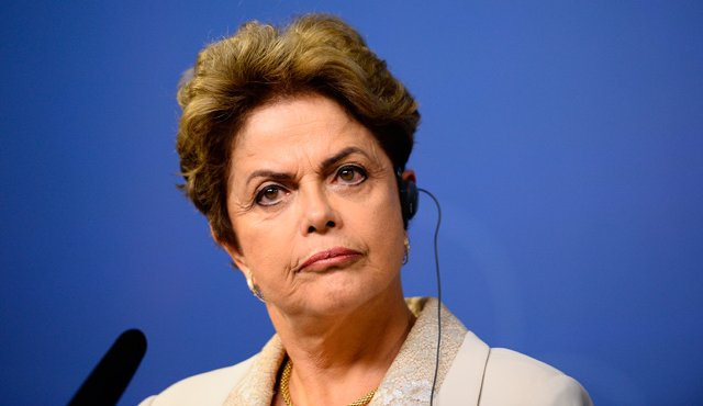 Entre los suscriptores está Helio Bicudo, que ayudó a fundar el gubernamental Partido de los Trabajadores (PT, ) de Rousseff y hoy es de sus principales críticos. AP