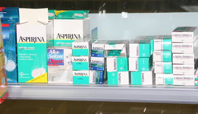 El objetivo es determinar si tomar aspirina cada día durante cinco años puede detener o aplazar la recidiva de cánceres tratados en su fase temprana. Archivo