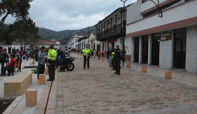 En total, más de 120 unidades de la Policía garantizarán la seguridad en Pamplona. Roberto Ospino